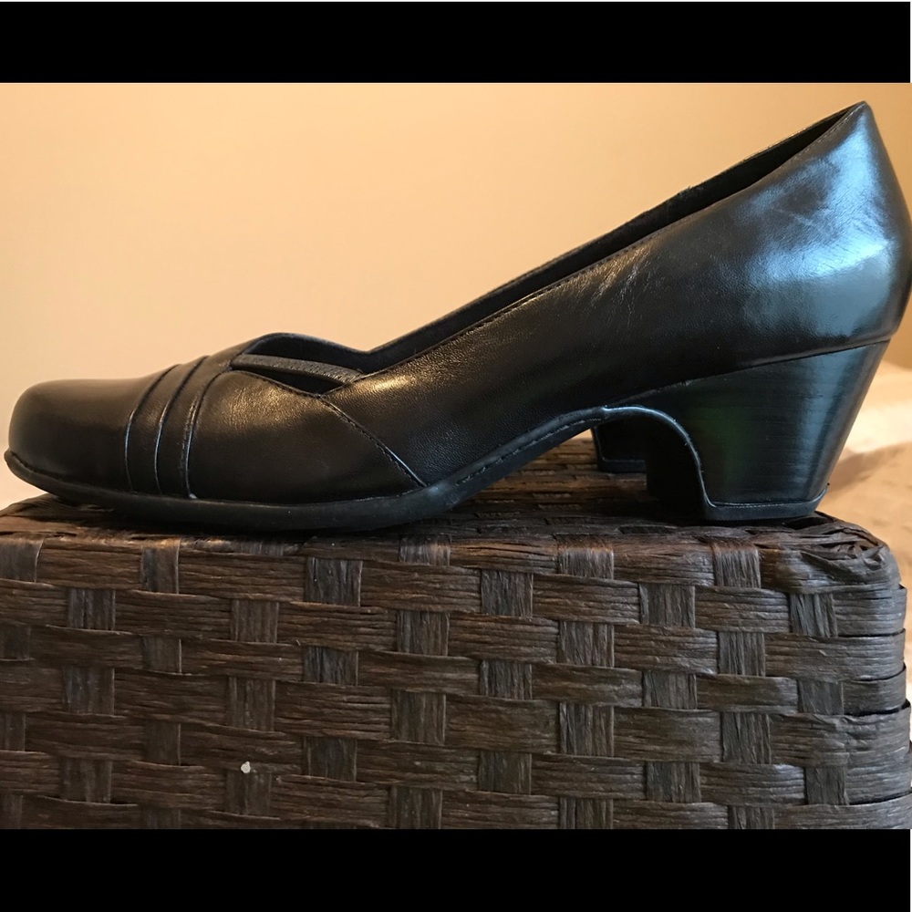 Clarks Everyday comfortable black heels.